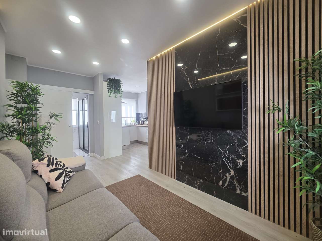 Apartamento T2 Duplex Recuperado - A 70m da Praia do Ouro-39