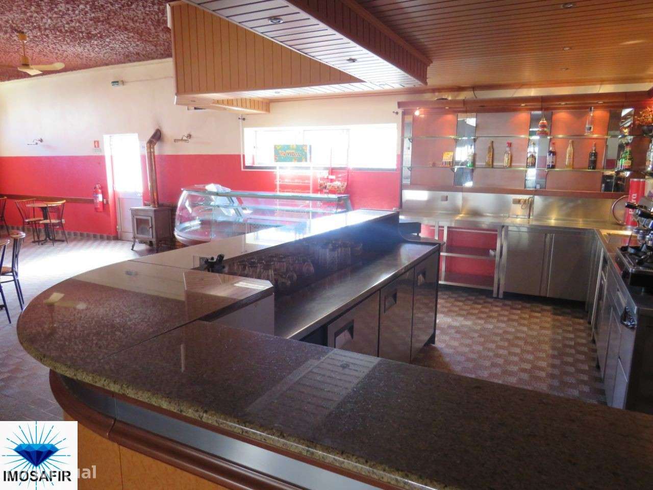 Excelente Residencial com restaurante / café-10