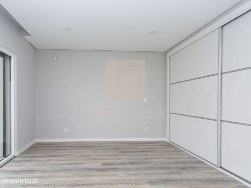 R235 - Moradia T4 Pronta Habitar Centro de Fernão Ferro-21