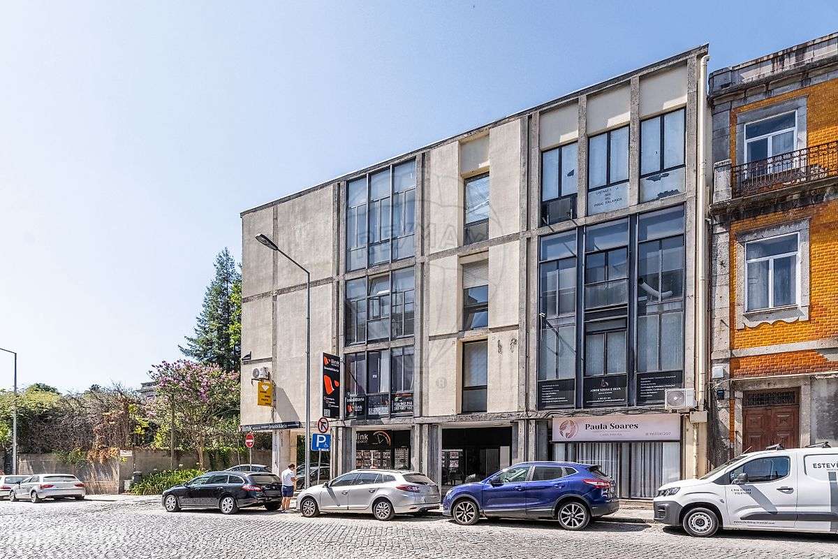 Apresentamos este T0 totalmente remodelado no centro de Braga - Grande imagem: 2/24