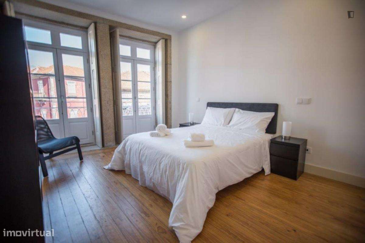 Apartamento com 1 quartos - localizado em Sé Porto - Grande imagem: 5/7