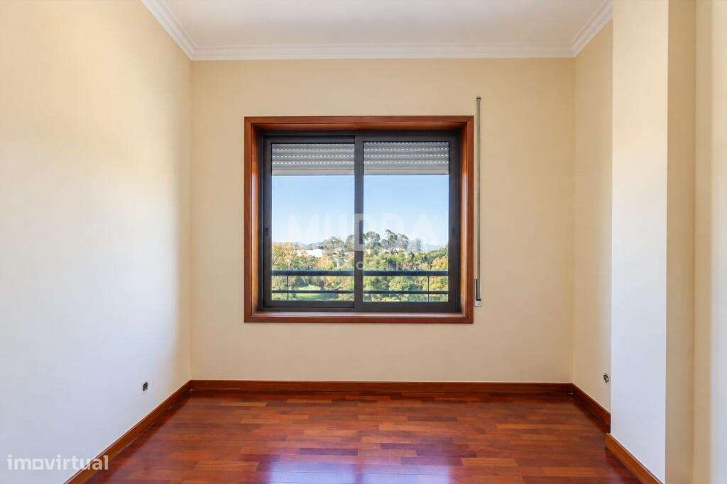 Fantástico T3 Paços Brandão Santa Maria da Feira, ultimo piso ,numa ex-18