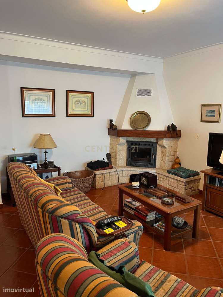 Moradia T4 em condomínio fechado com piscina, vista mar e walking dist-11