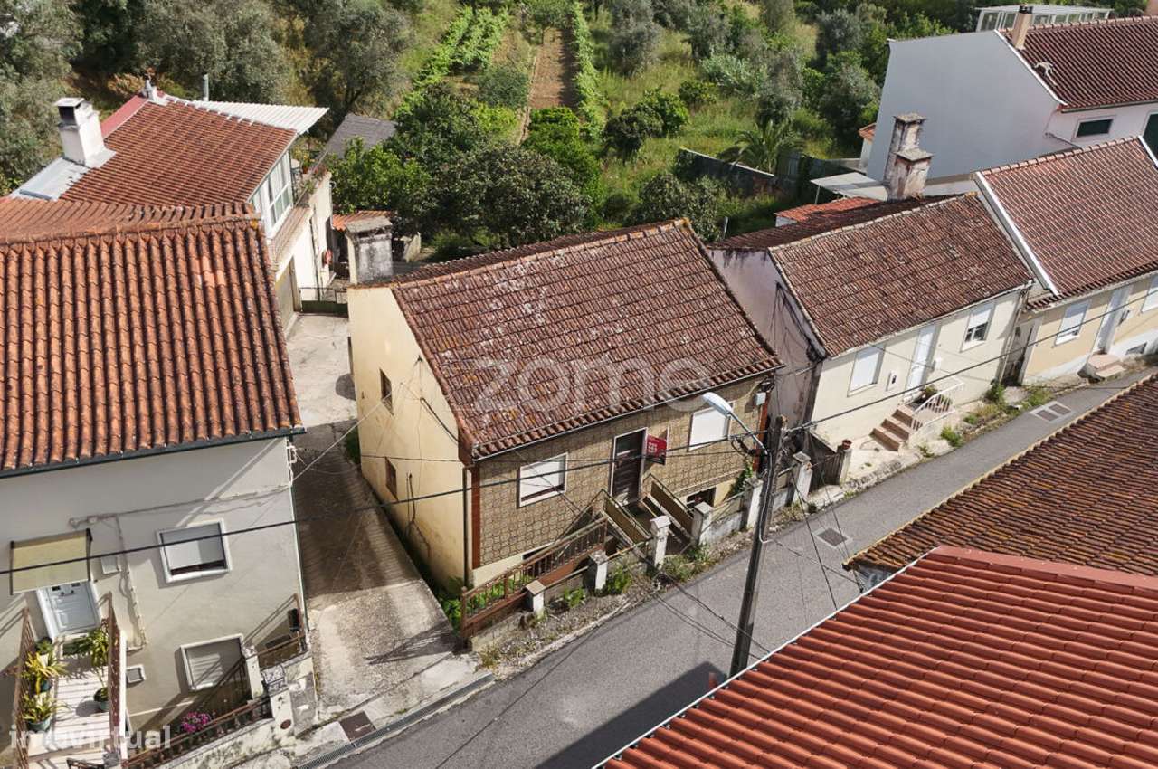 Moradia T3 para remodelar em S.Martinho do Bispo-23