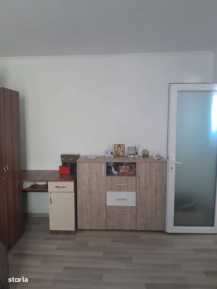 Garsoniera decomandata ,zona Palas-1