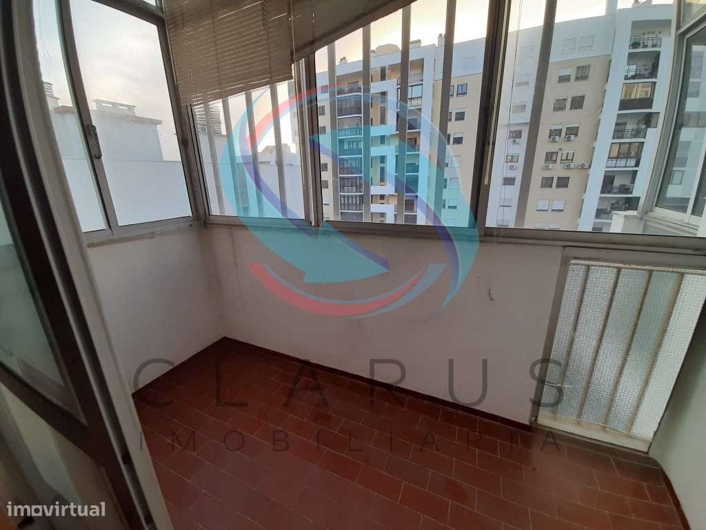 Excelente Apartamento T2 -Almada-10