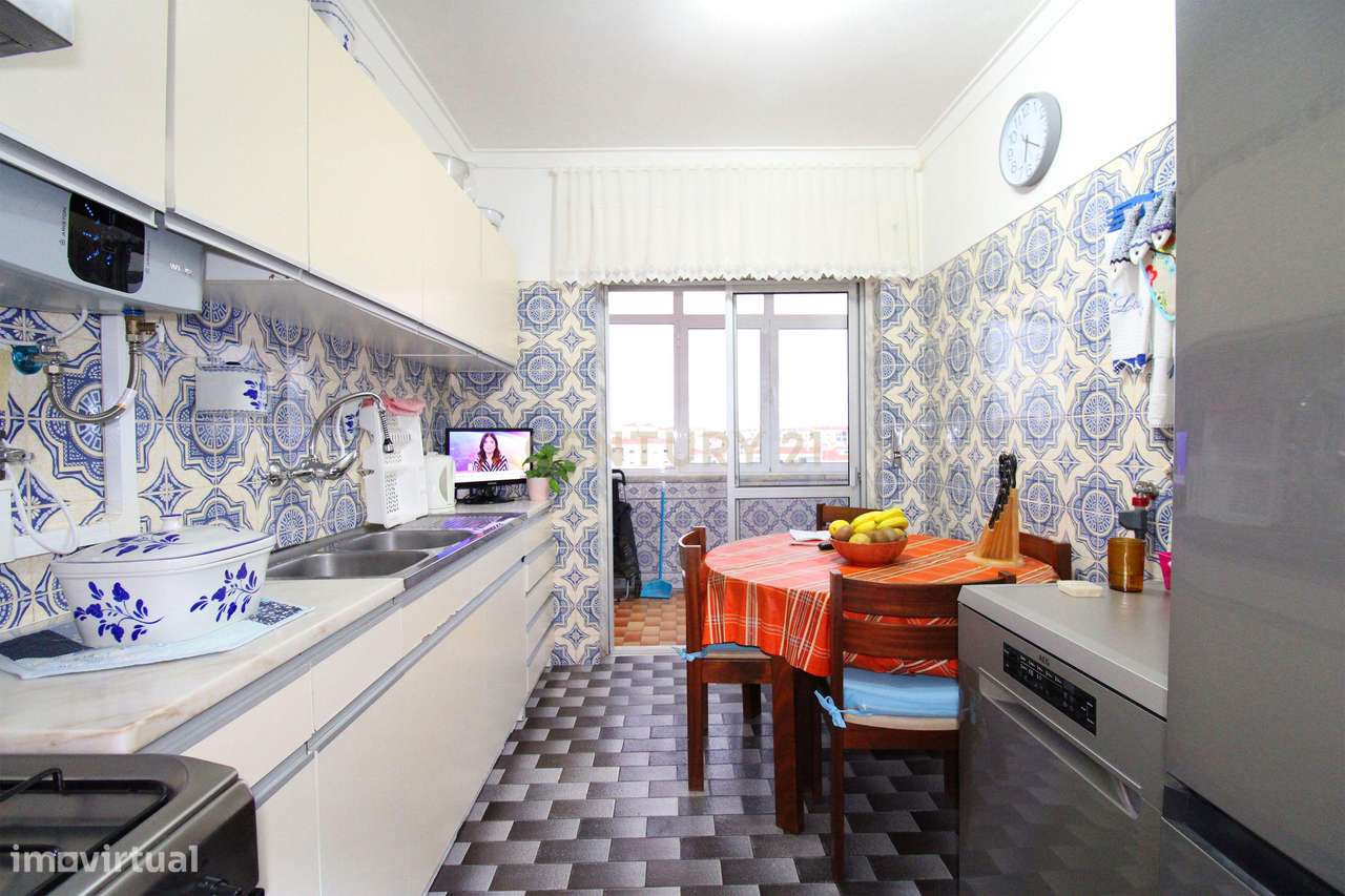 Apartamento T2+1 em Amora - Grande imagem: 2/19