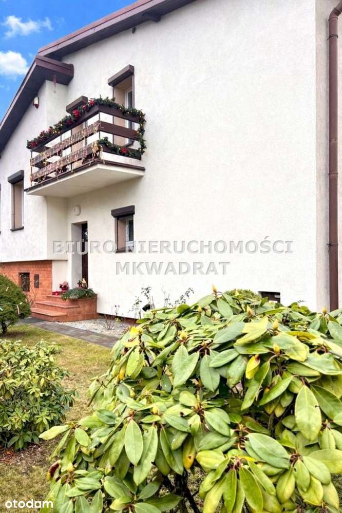 Zadbany, duży dom z garażem tuż przy centrum-5