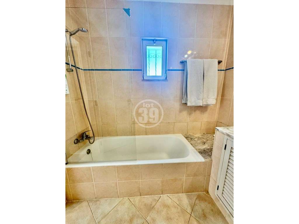 T1 com Três Terraços e Vista para a Piscina - Licença AL Ativa-17