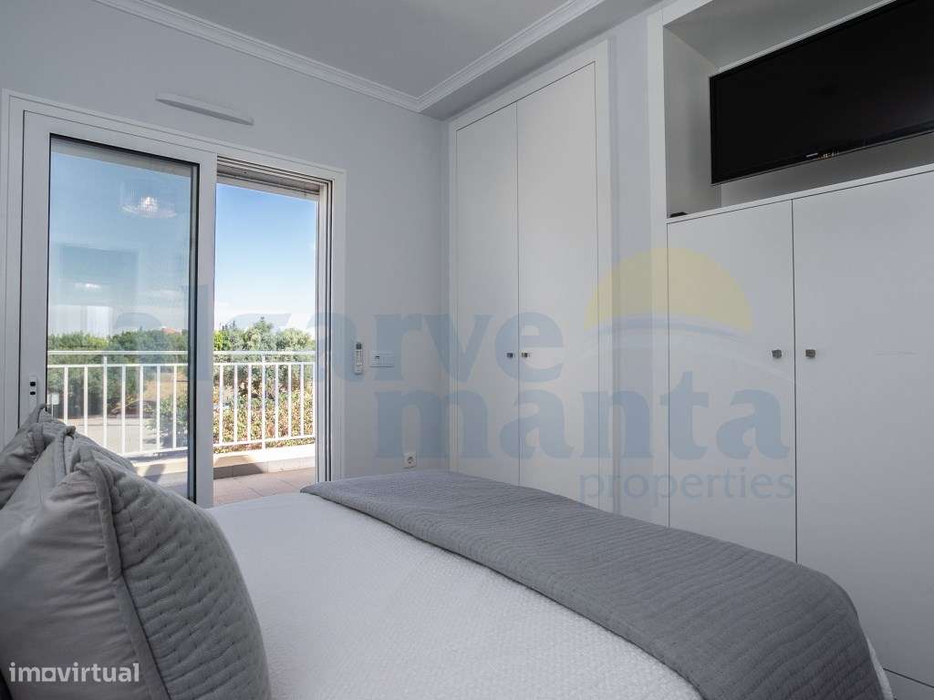 EXCLUSIVO! Moradia T3 Moderna com Piscina Privada no coração de Vil...-41