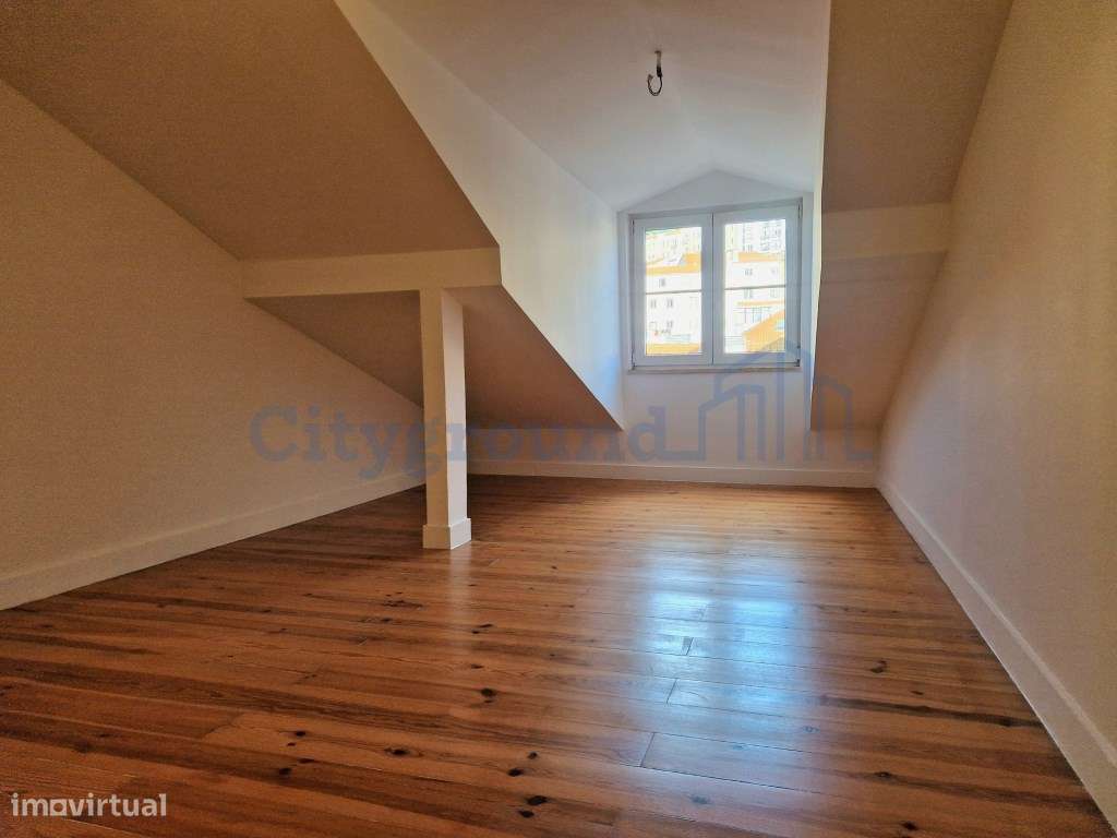 Apartamento T3 na Rua dos Fanqueiros, com vista para o Castelo de S...-20