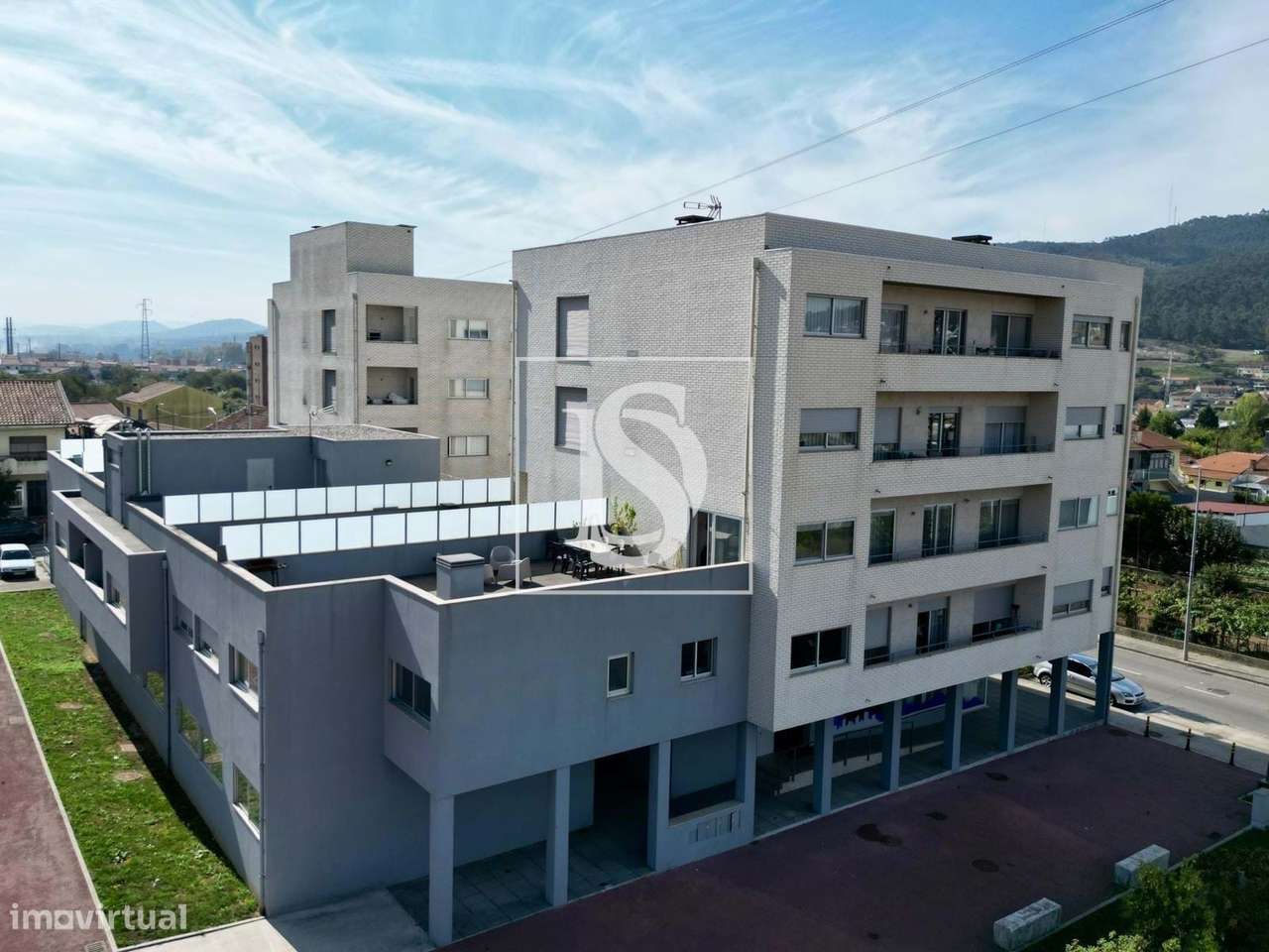 Apartamento T3 com Terraço, Vista Serra e Garagem para 3 Carros em Val-7