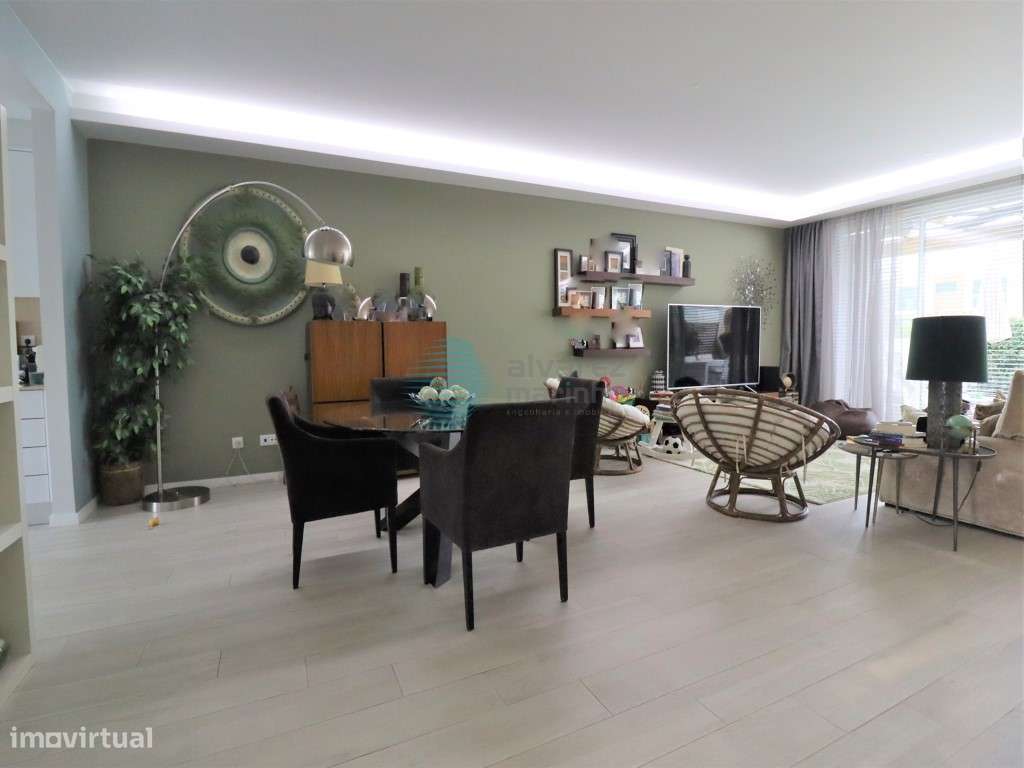 Moradia V3, na zona de Santa Cruz, em condomínio fechado - Grande imagem: 5/33