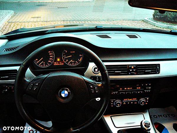 BMW Seria 3 318i - 27