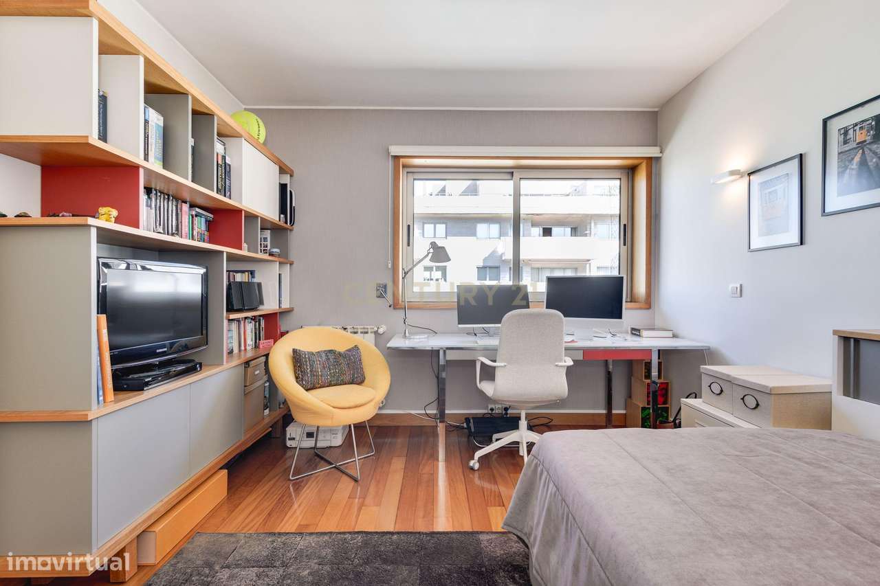 T4+1 na 1ª linha Condomínio fechado Parque das Conchas-51