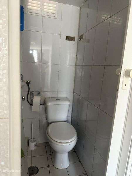 T0 em Frielas só 350€ - Grande imagem: 4/5