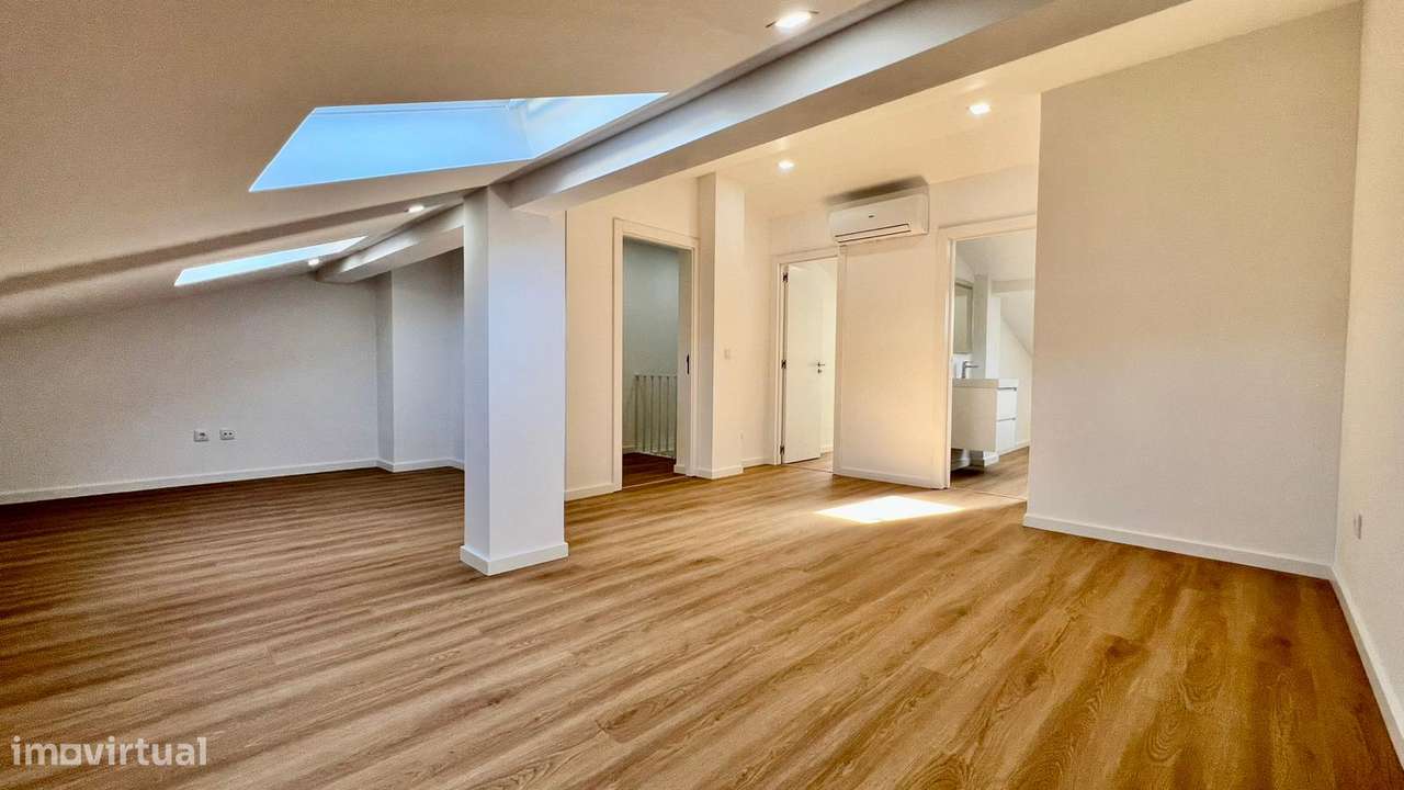 Apartamento T3+1 Duplex | 154 m² | Totalmente Remodelado | Queluz-40