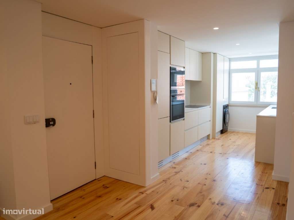 ApartamentoT2, remodelado, condominio piscina e garagem, Monte Estoril - Grande imagem: 4/25