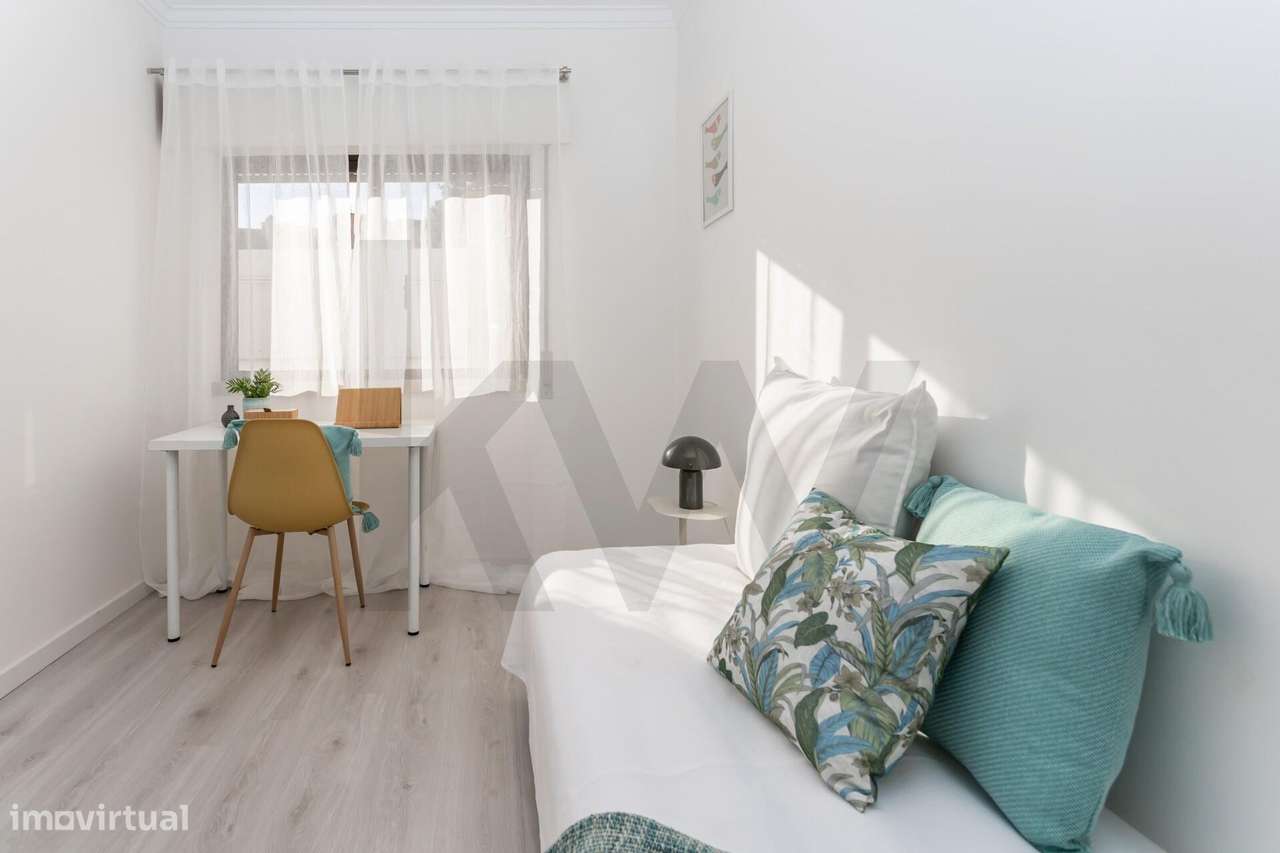 Apartamento T2 na Rua da Liberdade em Almada-18