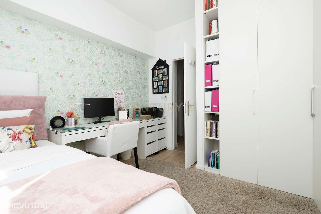 T2 totalmente remodelado em Queluz | Pronto a habitar | Elevador e var-5