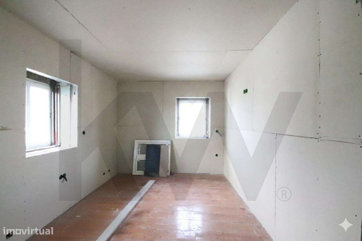 Moradia T3 para reabilitar com jardim e garagem em Jovim - Grande imagem: 4/19