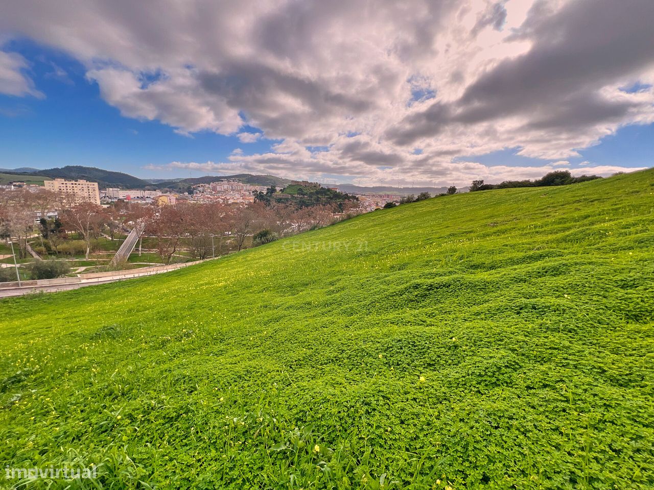 Terreno para venda com 12480m2 na encosta de S. Vicente - Torres Vedra