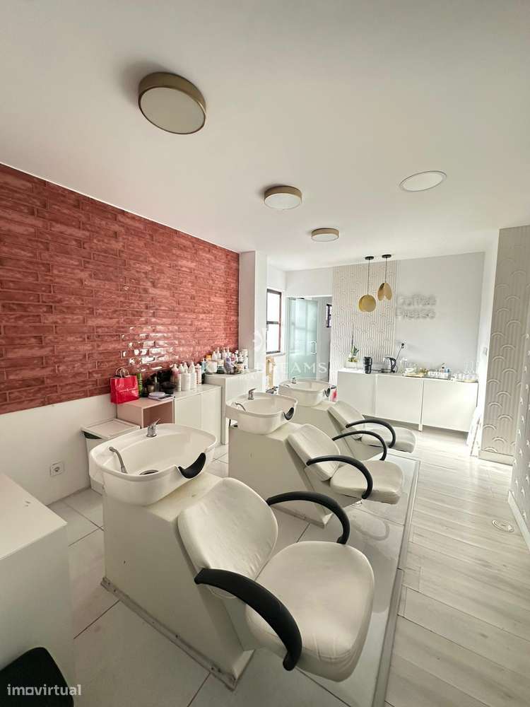 Salão de Cabelereiro para Trespasse em Ramada-Odivelas-5