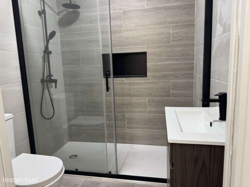 Moradia completamente remodelada na Carapinheira-5