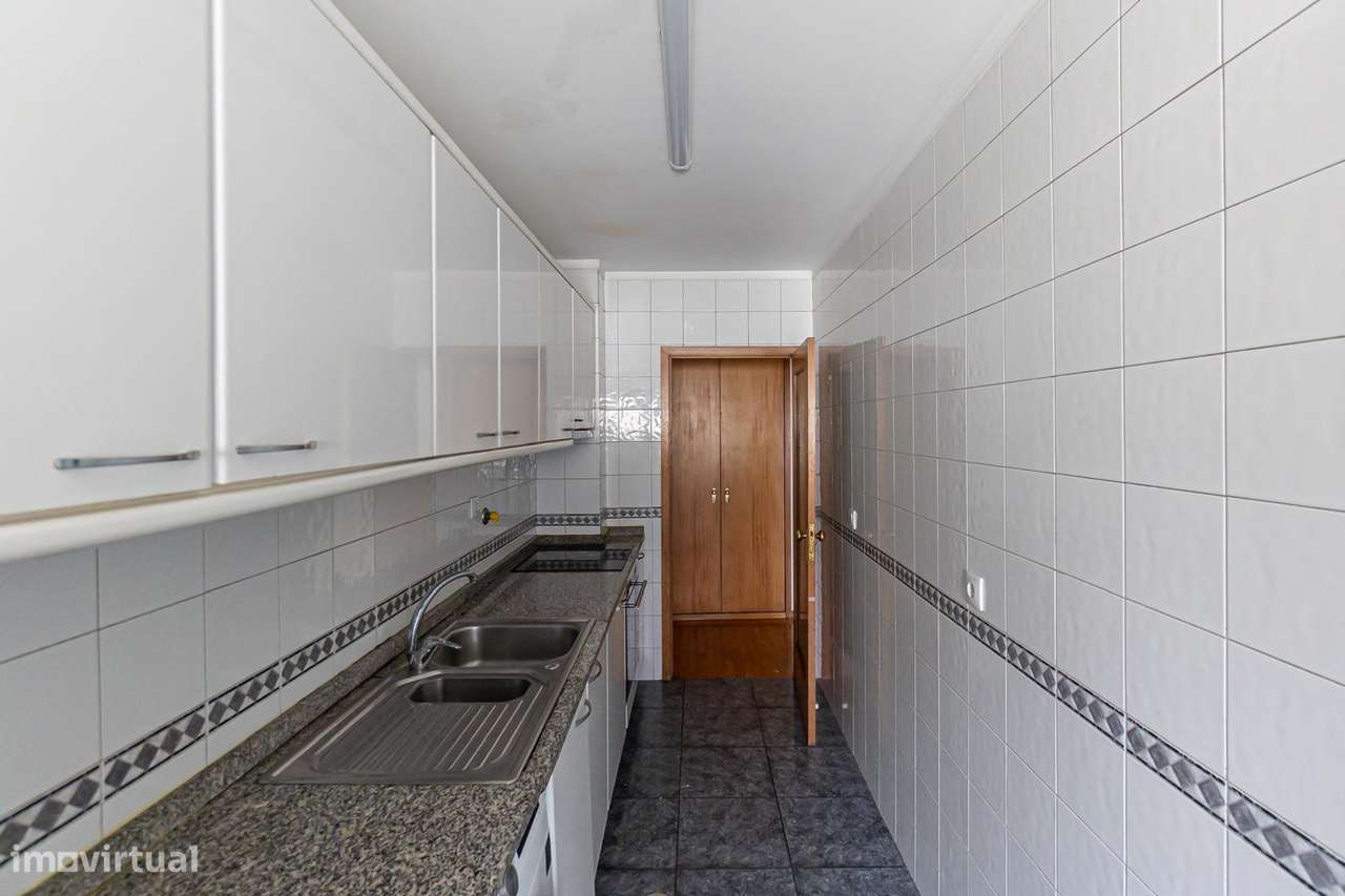 T2 com 97 m² , Lugar Garagem + Arrumos, Paranhos – Cruzamento do Amial - Grande imagem: 2/30