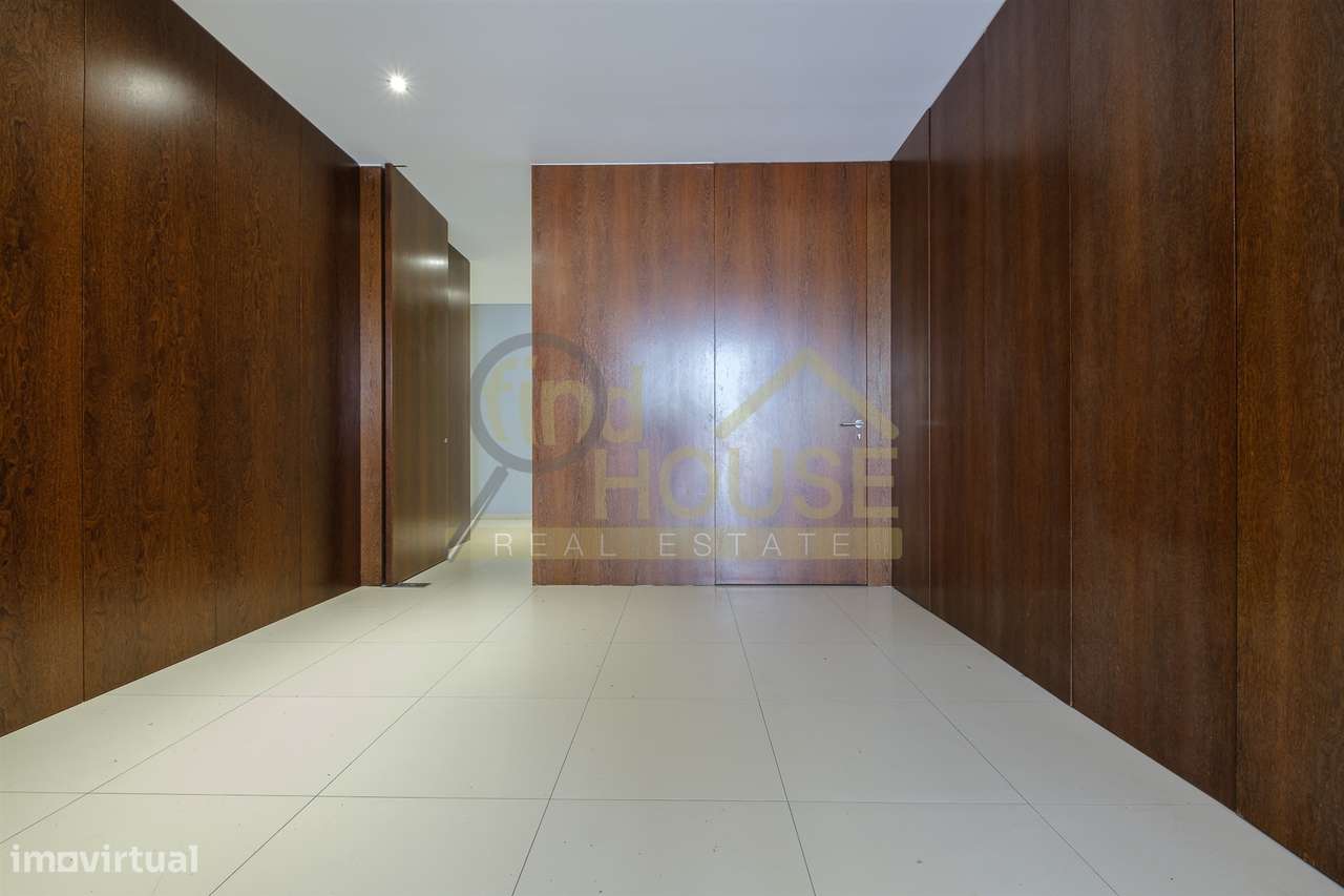 Vende-se T2 remodelado com garagem e arrecadação com vista para o jard-36