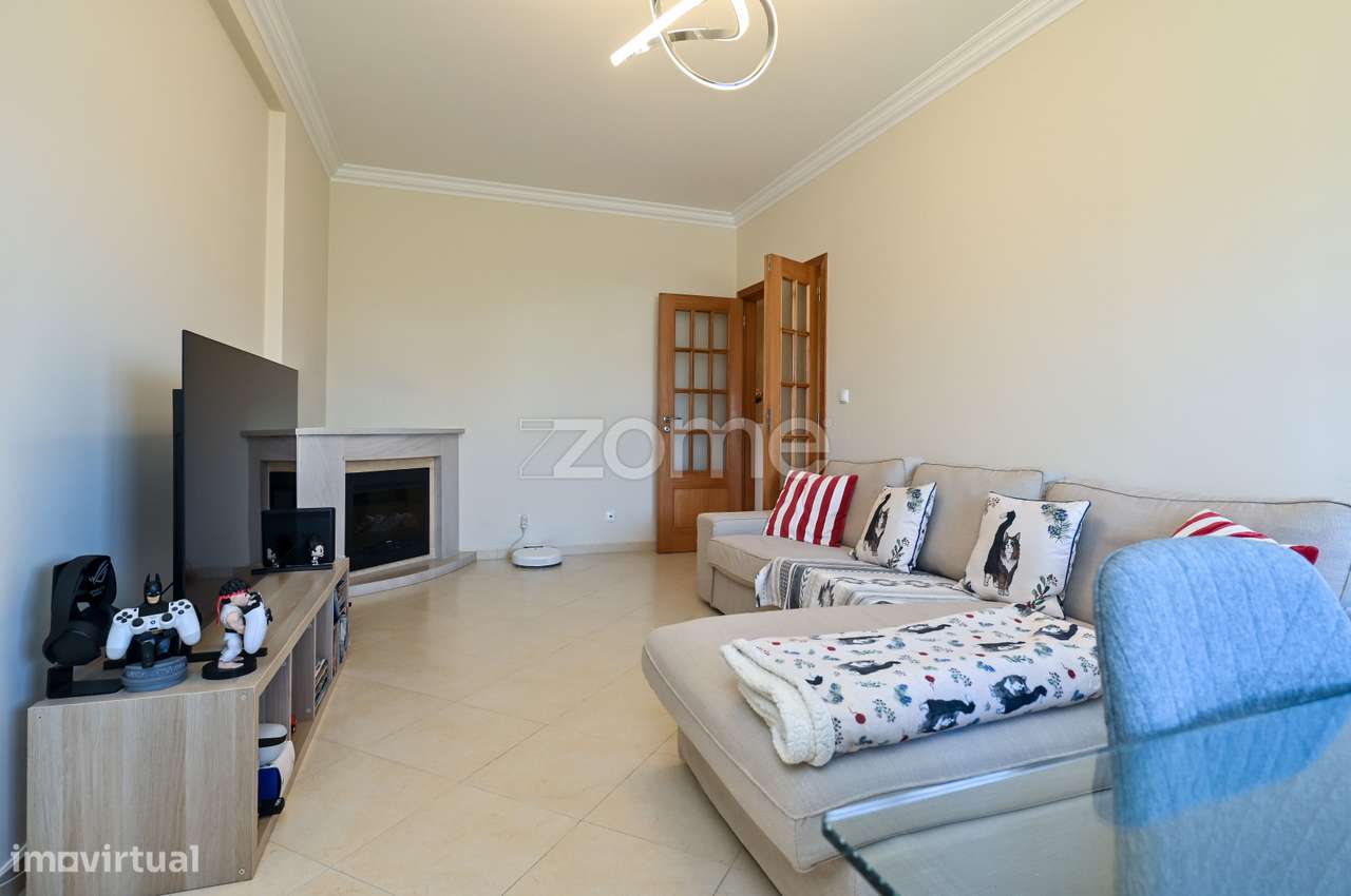 Apartamento T3 Na Urbanizacao Quinta Do Mirante Em Queluz