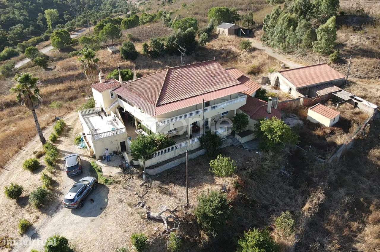 Moradia V6 inserida em lote de terreno de 38hact + Anexos - Grande imagem: 2/43