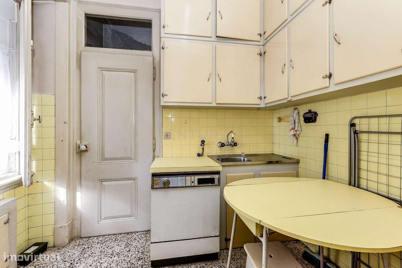 Prédio de Uso Misto no Centro Histórico de Odivelas – Habitação + Comé-5