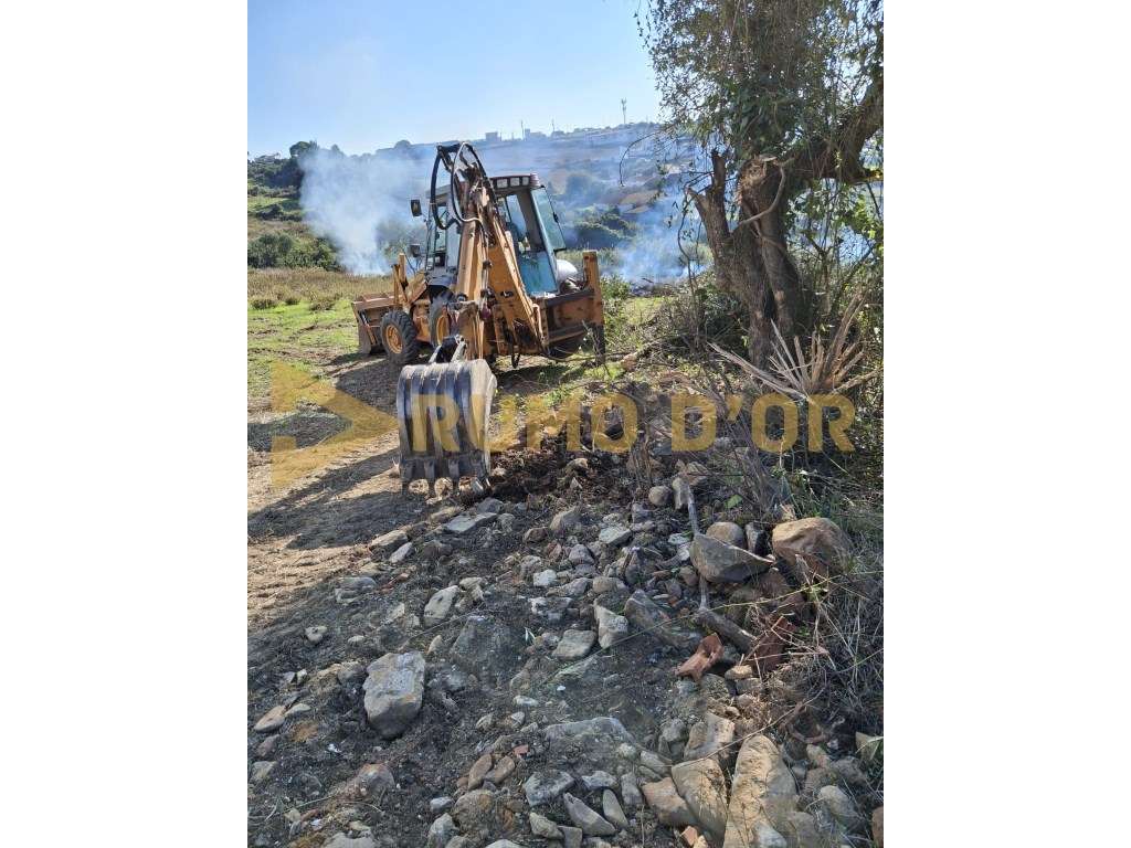 Quinta com 15.000 m², Vista Desafogada e Moradia para Recuperar - S...-0