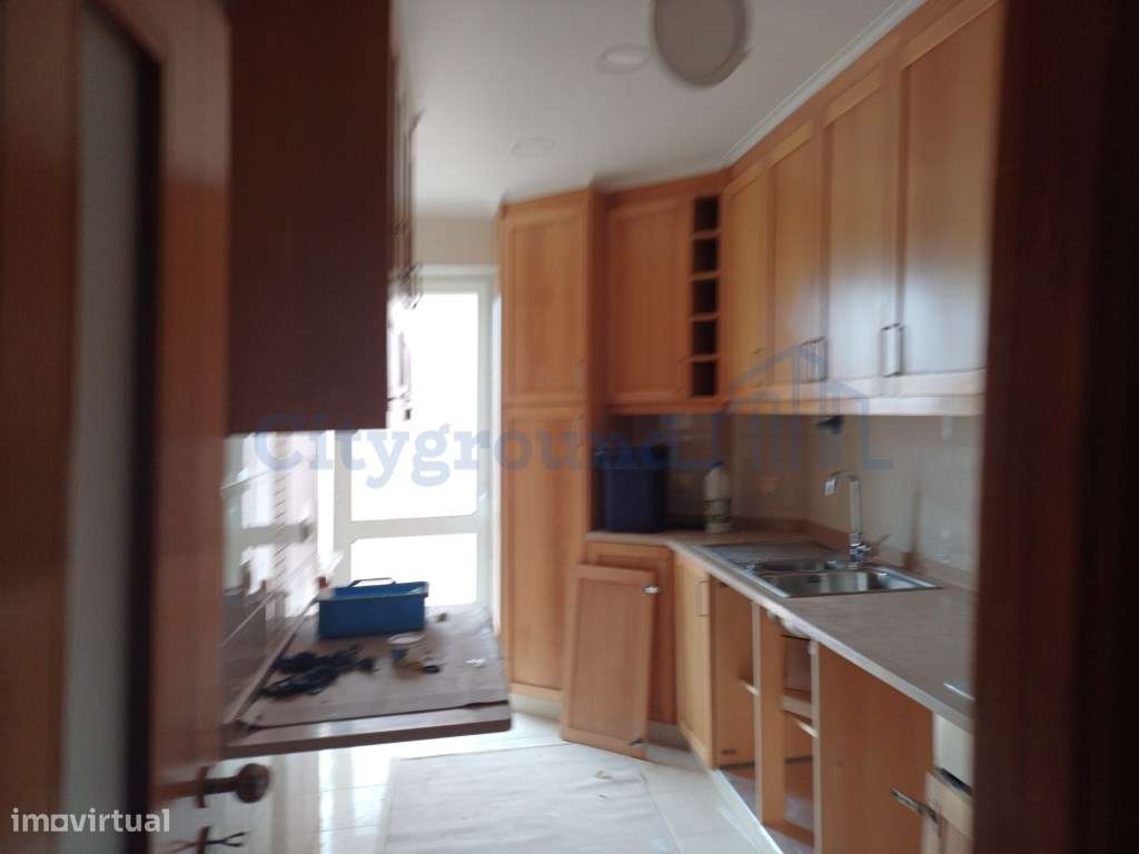 Excelente prédio renovado, de 10 fracções, em Benfica-25