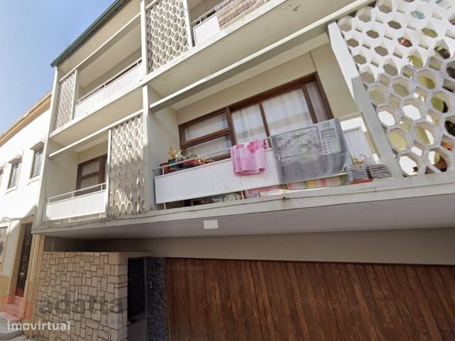 Conjunto de 2 frações geminadas com garagem, logradouro e 3 pisos -...-1