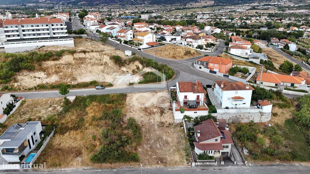 Lote com potencial de uma habitação com 367,50 metros perto de Chaves - Grande imagem: 5/14