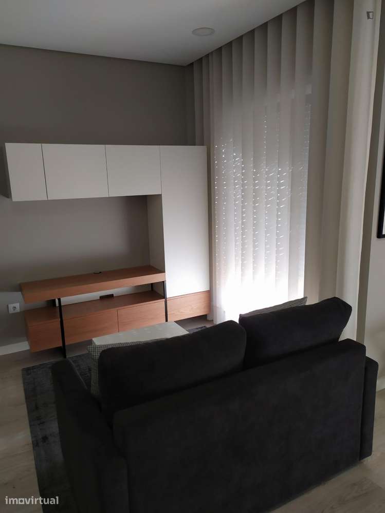 Apartamento com 1 quartos - localizado em Paranhos Porto - Grande imagem: 3/10