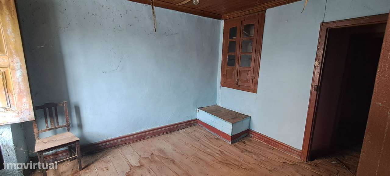 Moradia para restaurar em Sendim-16