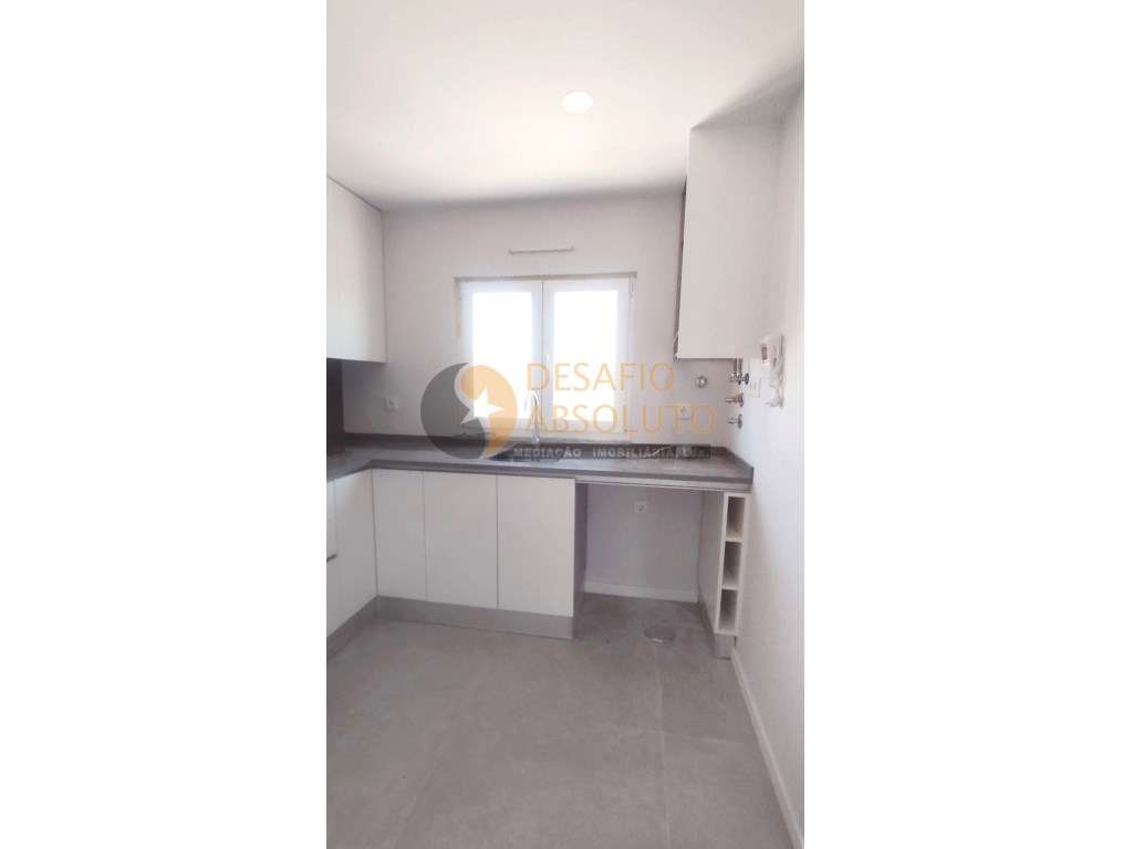 Apartamento T2 c/ varanda. Quinta do Conde - Pinhal do General-11