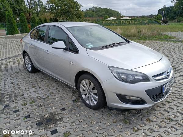 Opel Astra IV 1.4 T Active - 2