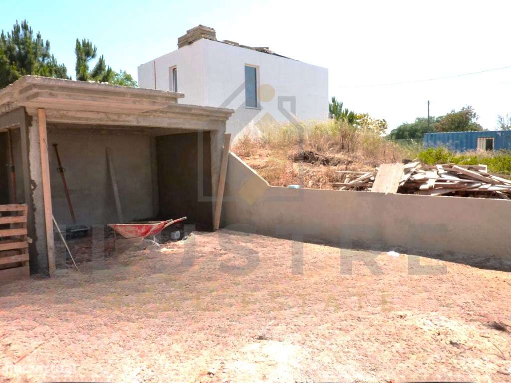 Moradia T3 em construção com logradouro e garagem em Sesimbra-7