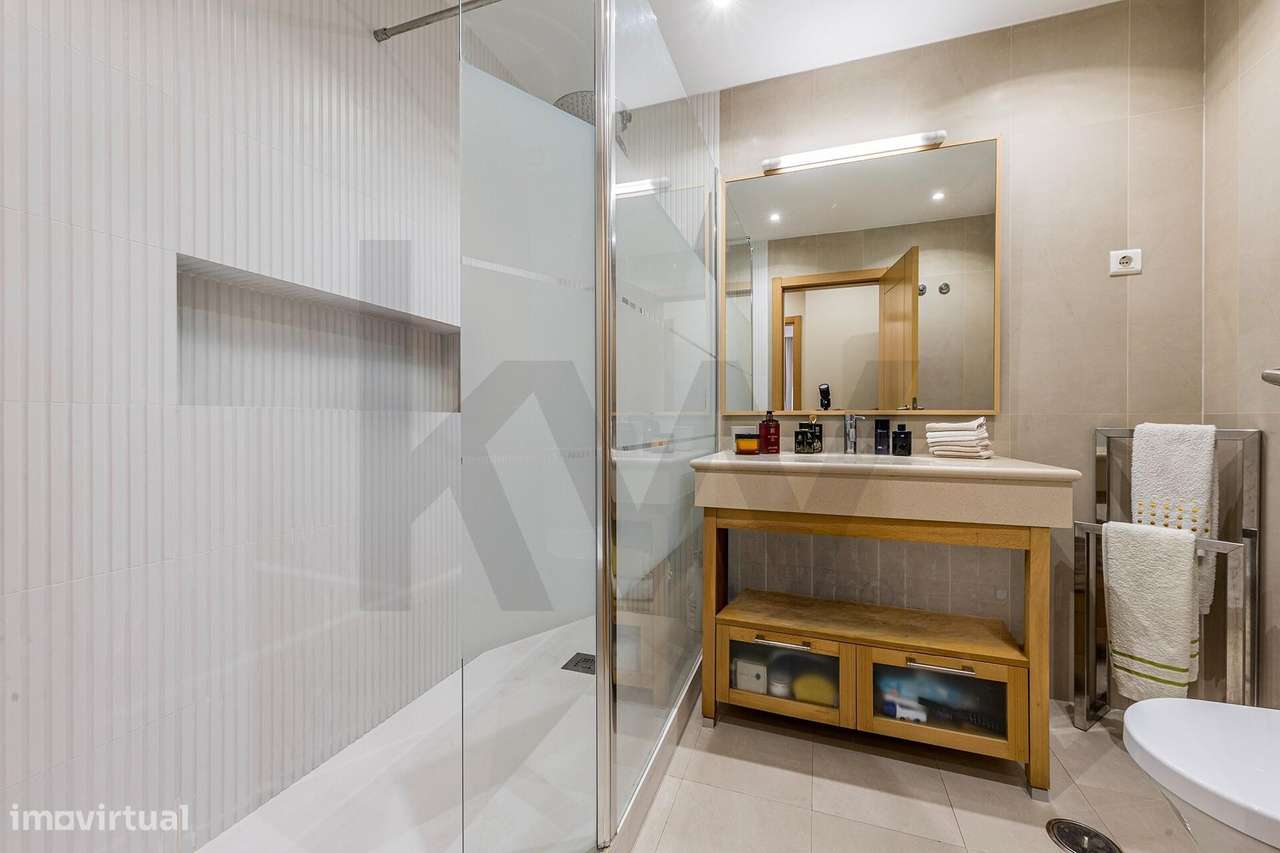 T2 com Box de 50 m2 no Parque Residencial do Almirante – Santo António-15