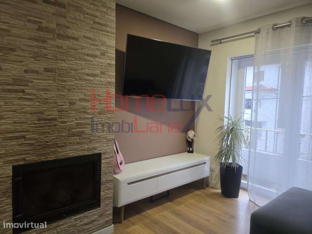 Andar Moradia T3 com Logradouro Privativo e Box para 2 carros !-8