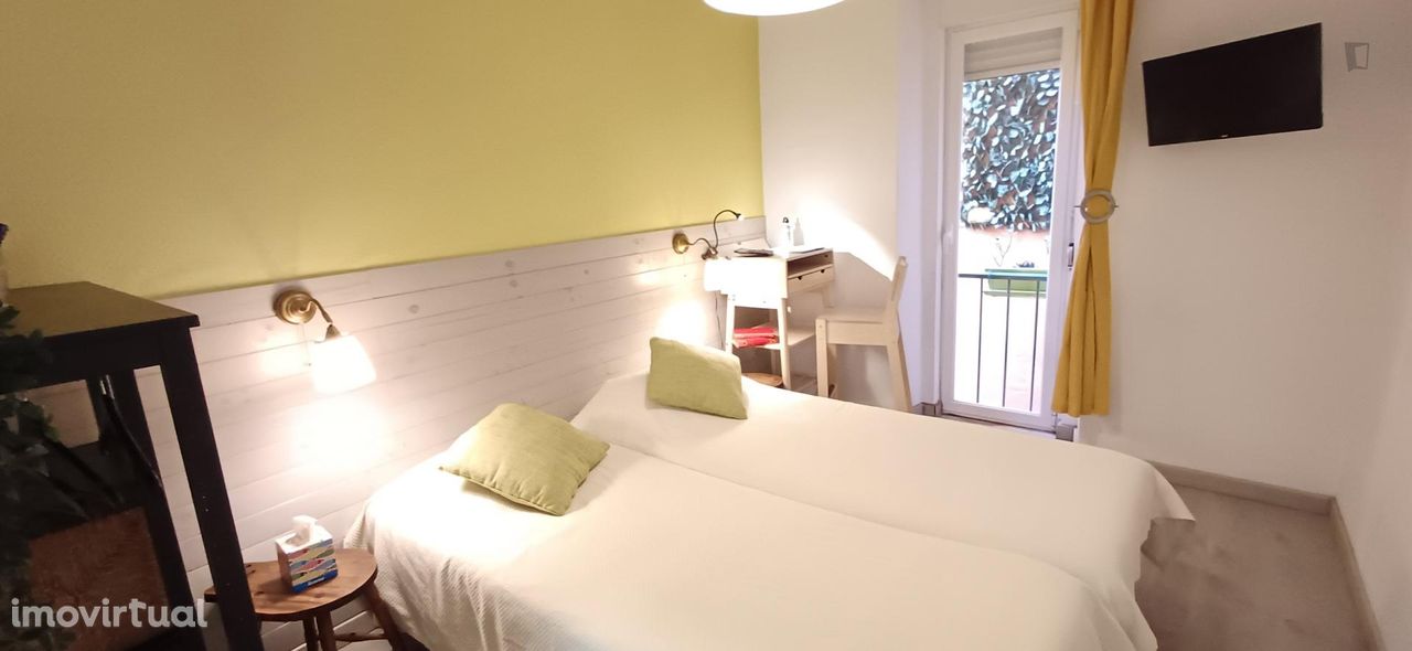 674826 - Quarto com cama de casal em apartamento com 10 quartos