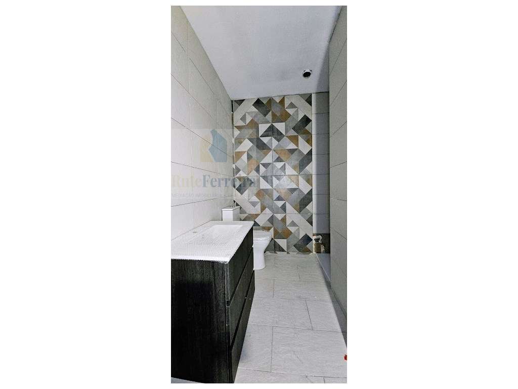 Moradia T2 em recuperação, Dois Portos, Runa!!-17