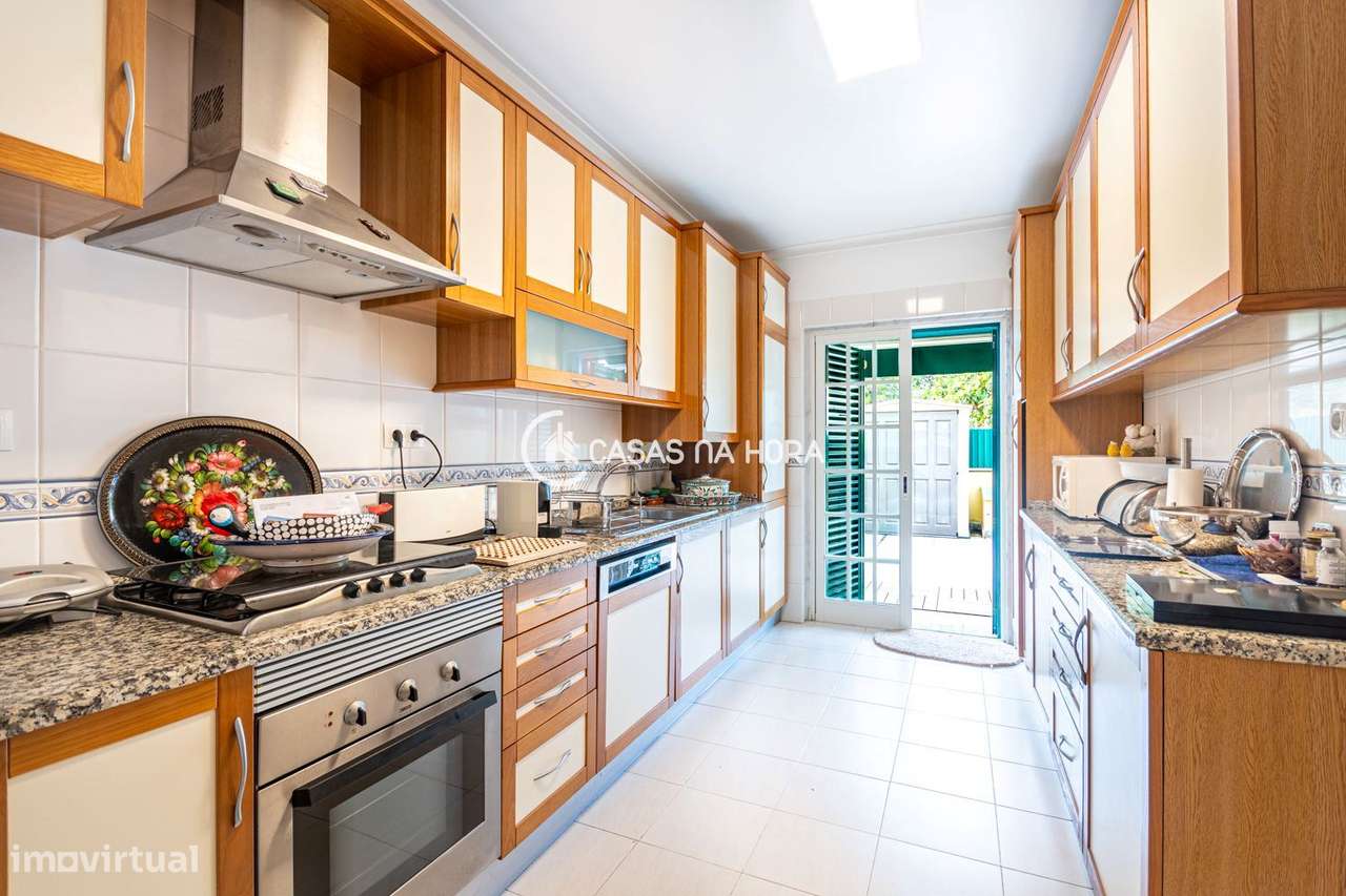 T2 com terraço enorme na Rua Paul Harris, no bairro do  Buzano.-11