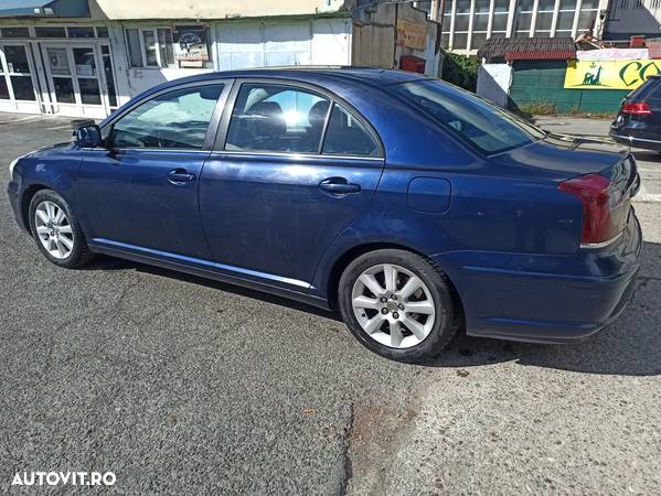 Toyota Avensis 1.6 Comfort - 1