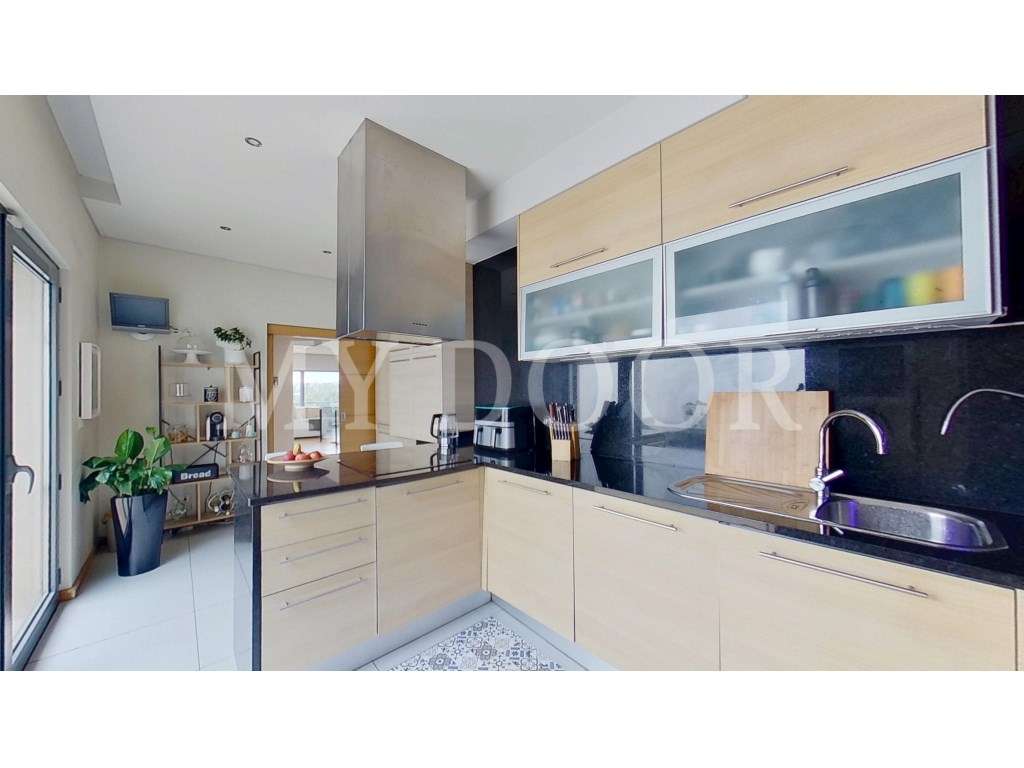 Loures - V4+1 Moradia c/ Piscina Privada - Varanda - Box + 2 parque...-24