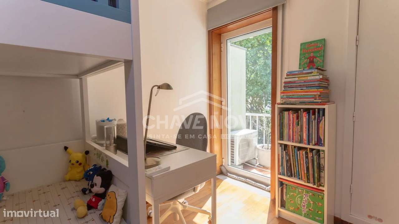 T2 com ótima luz natural, varandas, garagem, arrumos-19
